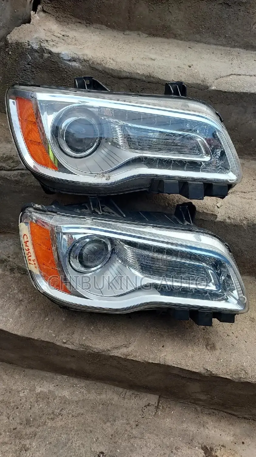 Headlight Chrysler 300c 2012
