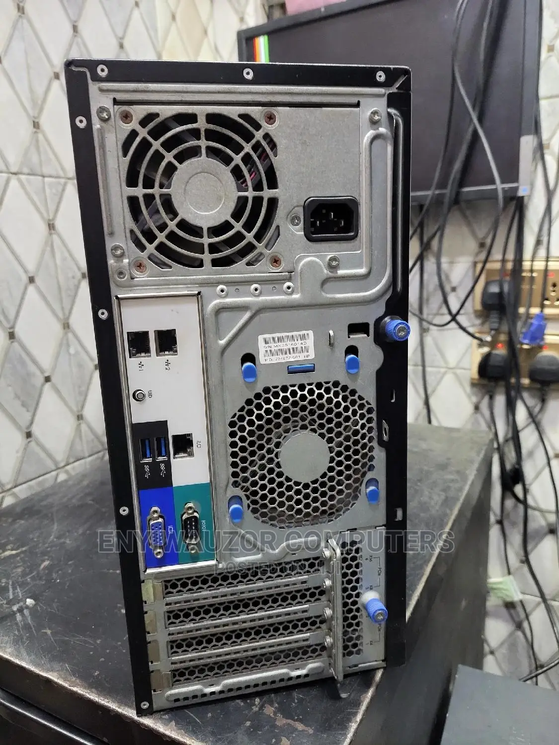 Server HP ProLiant ML30 G10 E-2224 16GB Intel Xeon HDD+SSD 1T