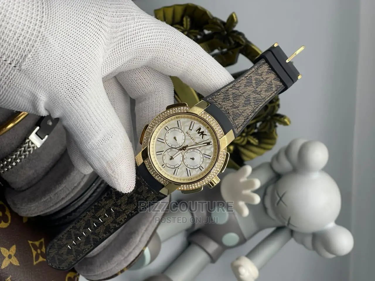 High Quality MICHAEL KORS Leather Watch Available in Store