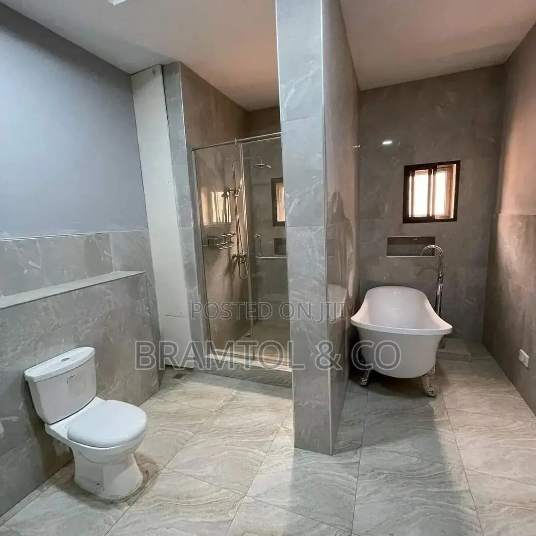 4bdrm Townhouse / Terrace in Maitama for rent
