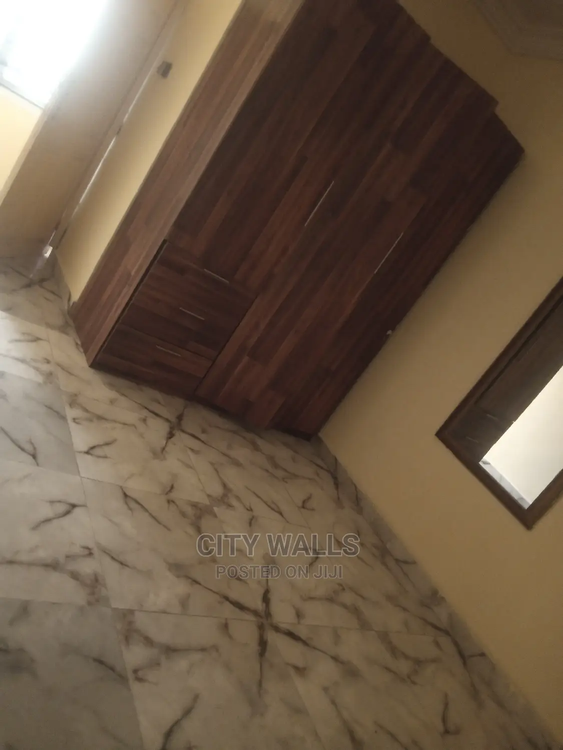 Mini Flat in Chevron for rent