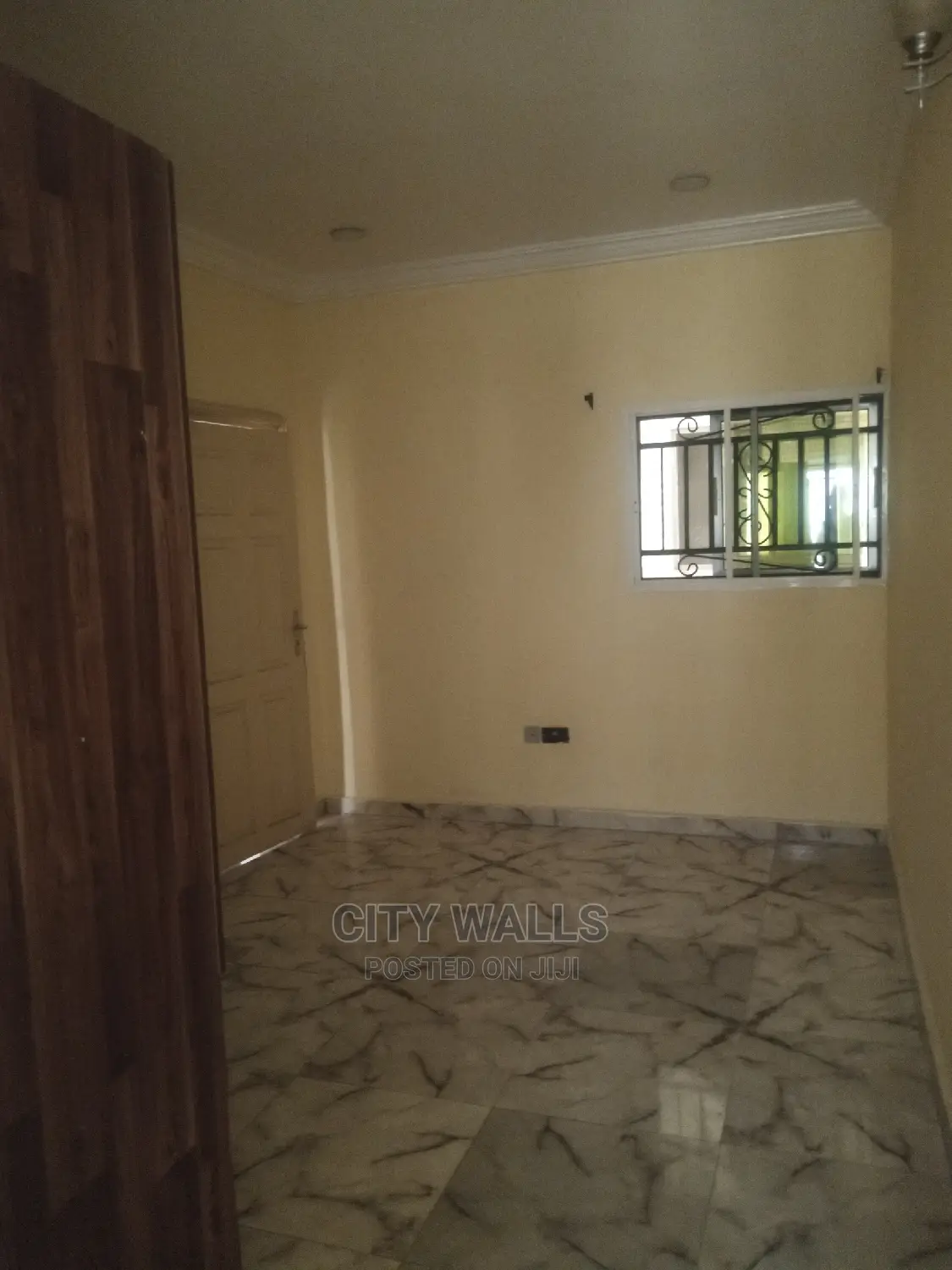 Mini Flat in Chevron for rent