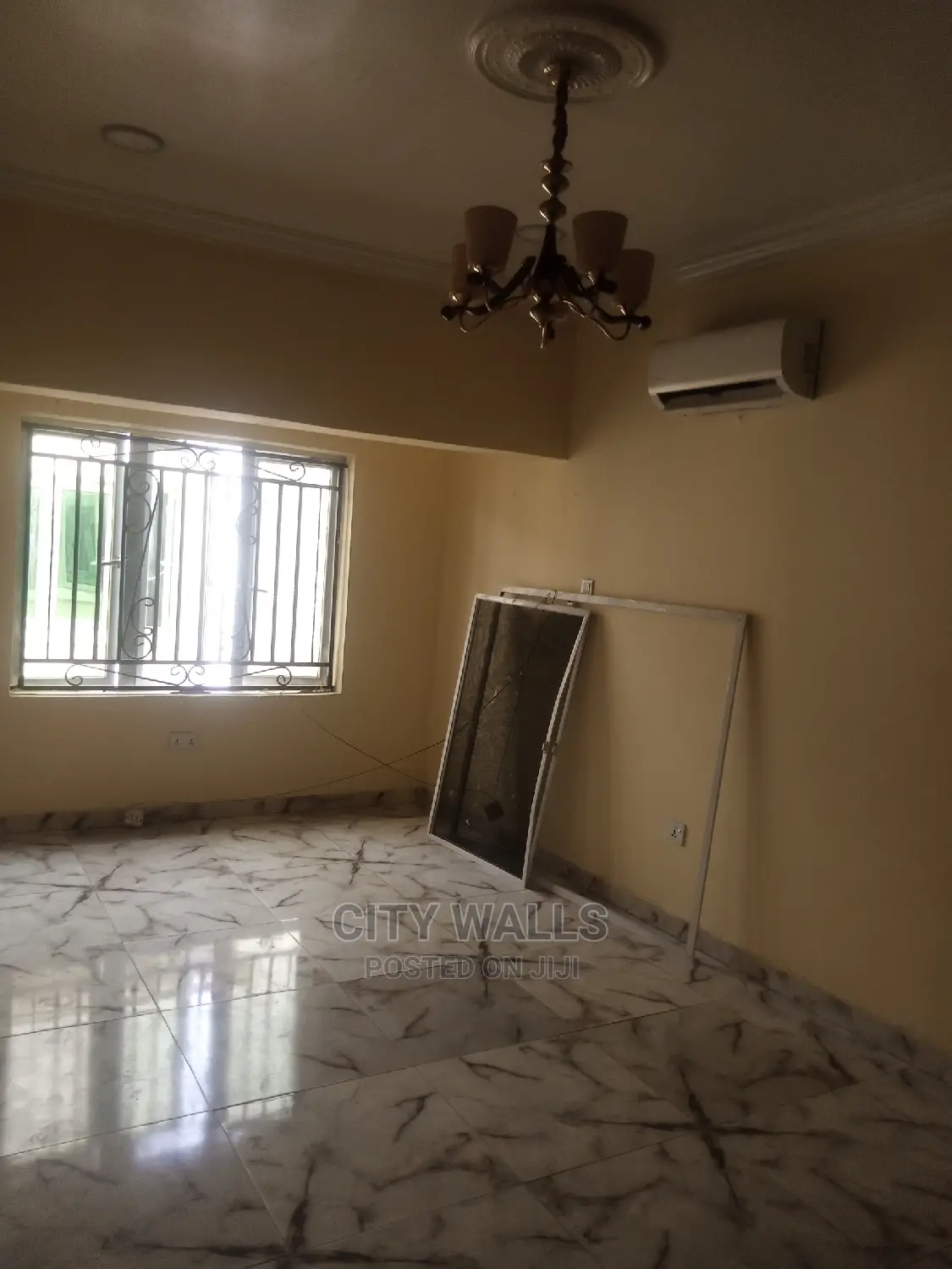 Mini Flat in Chevron for rent