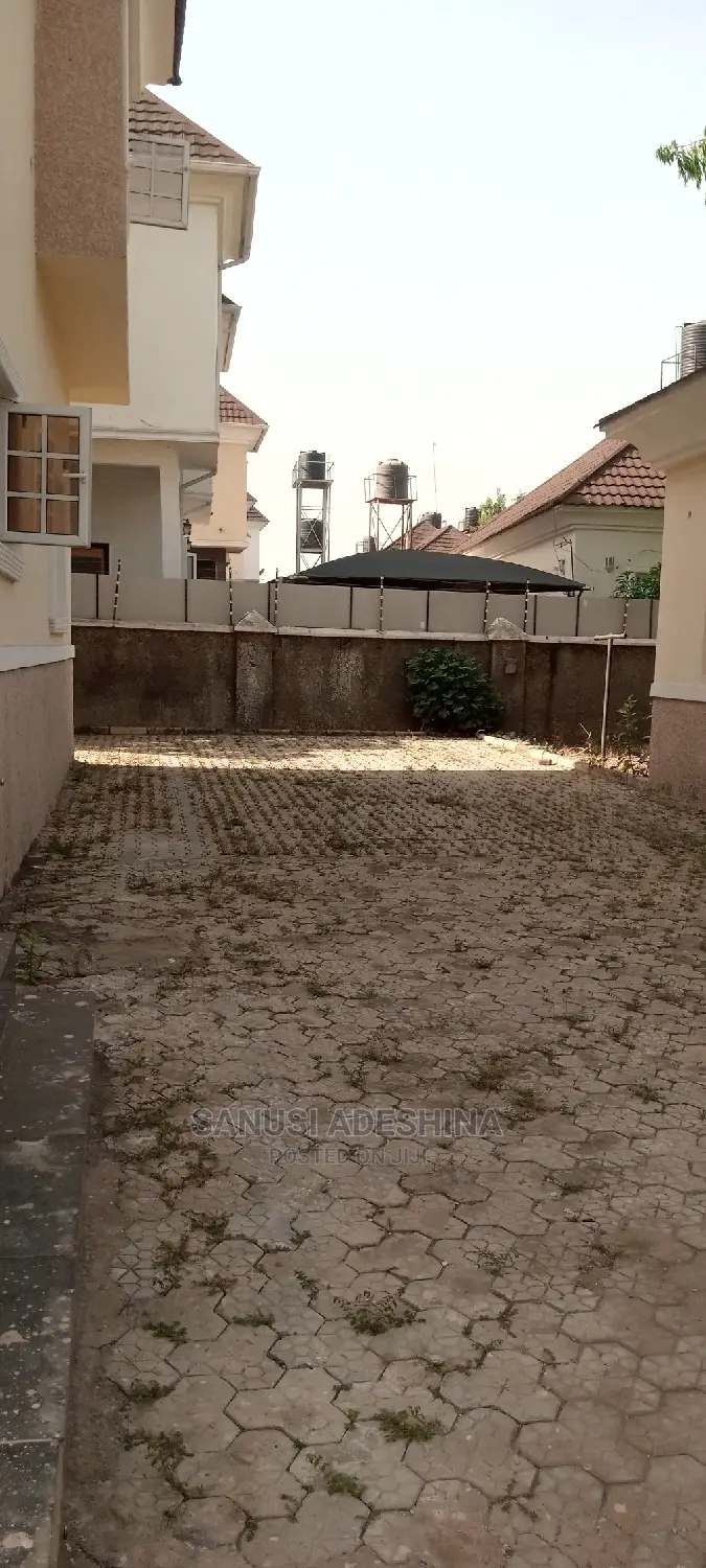 4bdrm Duplex in Gwarimpa Estate By, Gwarinpa for sale