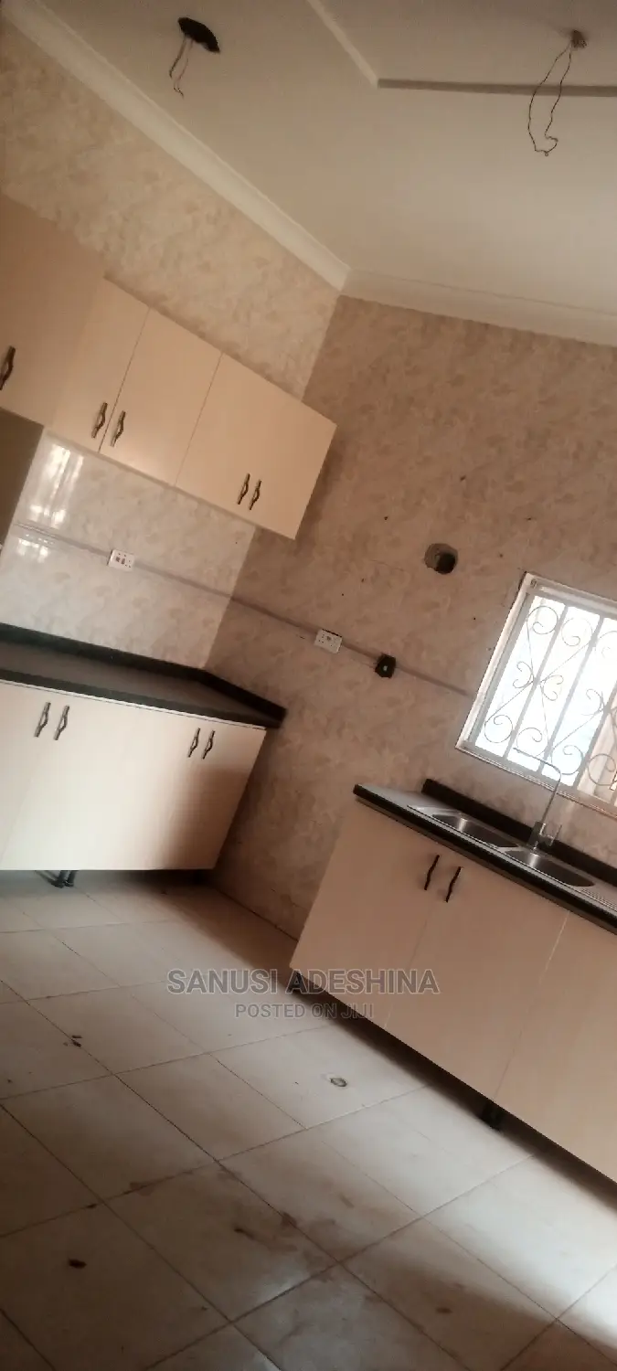 4bdrm Duplex in Gwarimpa Estate By, Gwarinpa for sale