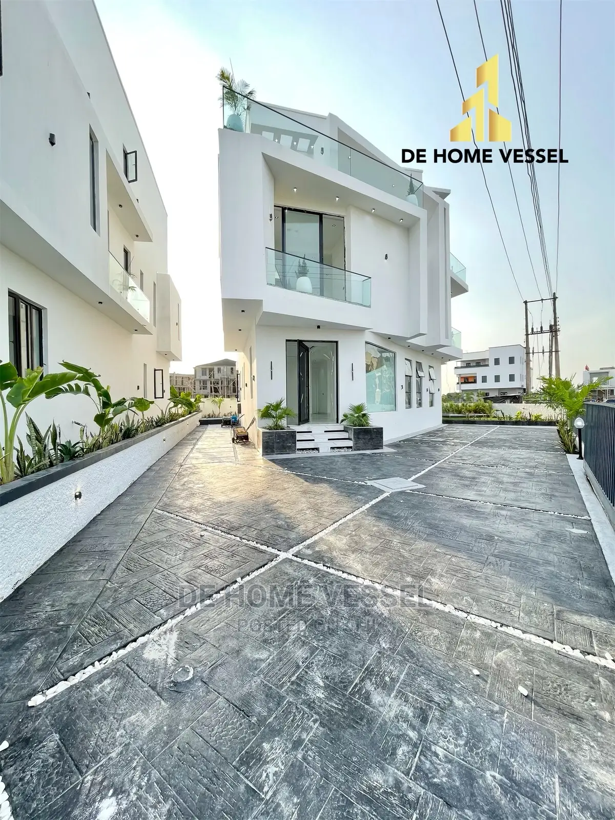 5bdrm Duplex in Osapa London for Sale