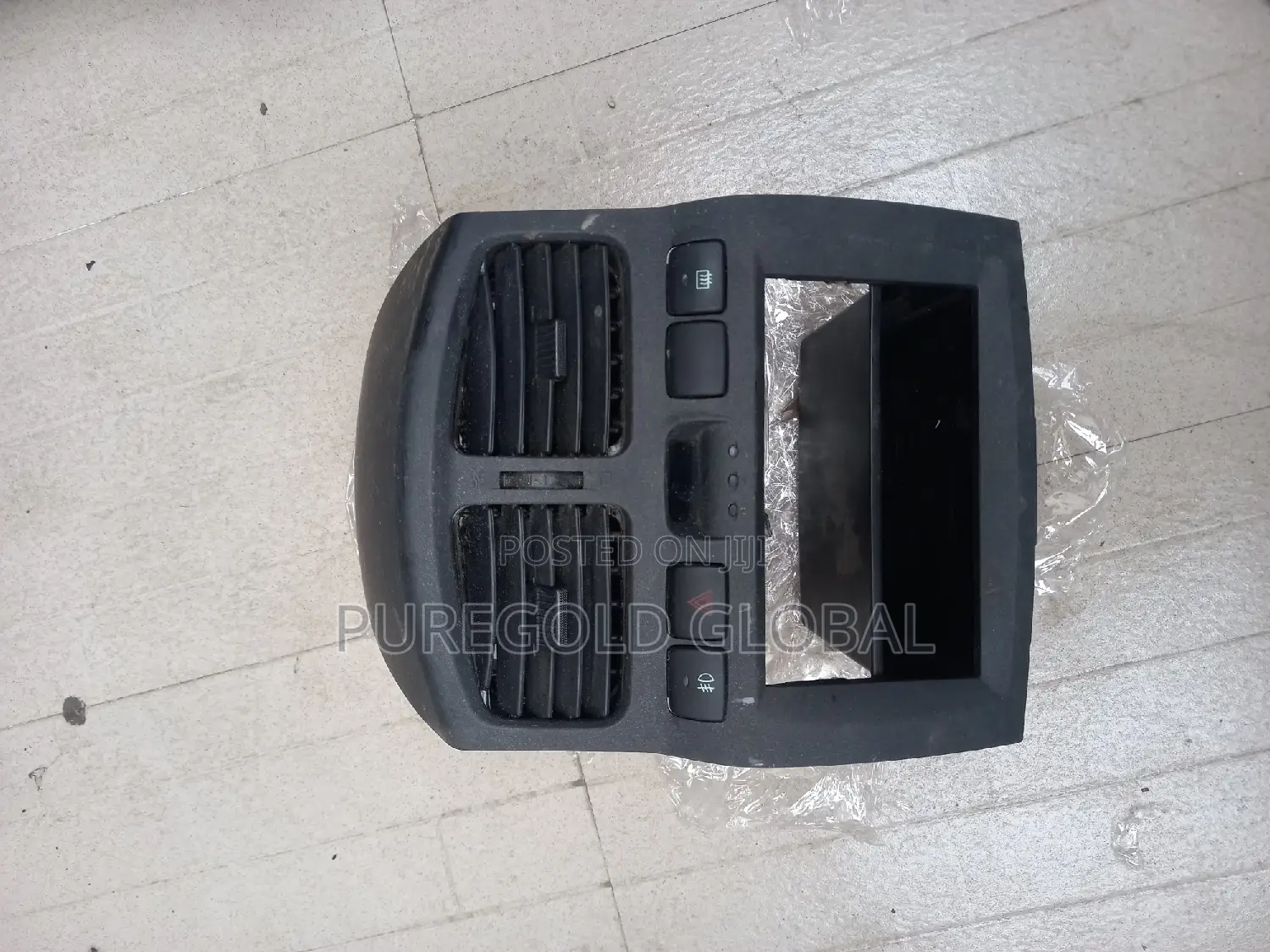 Centre Vent for Hyundai Santafe 2004 Model