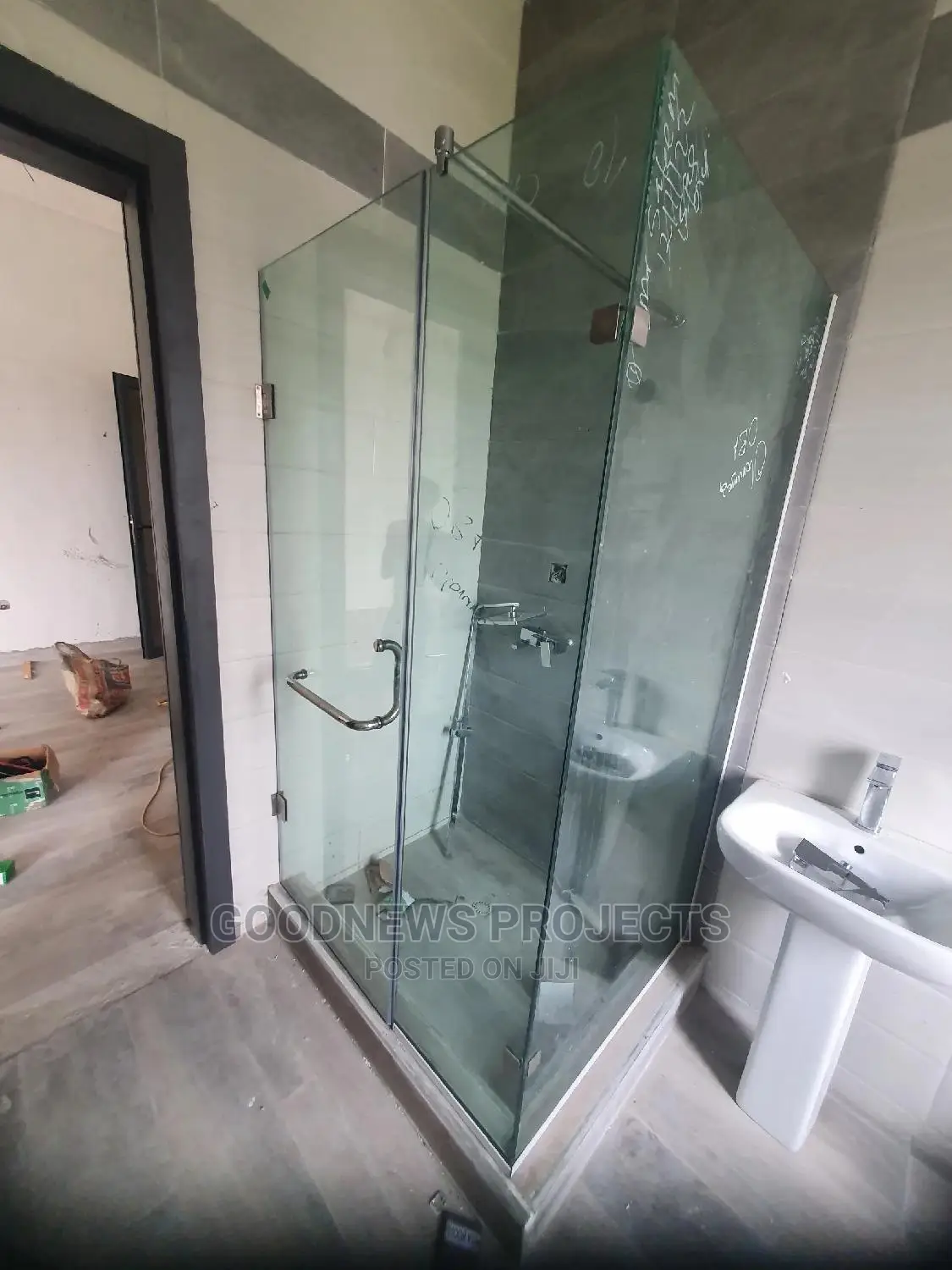 Frameless Hinged Glass Bath
