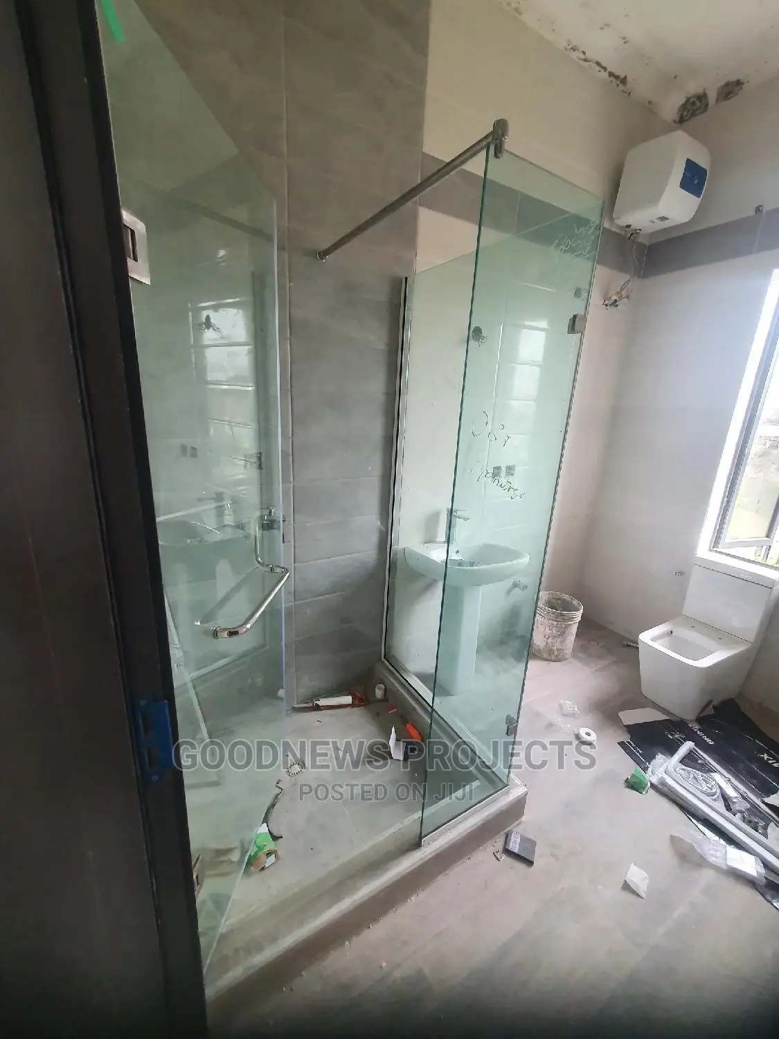 Frameless Hinged Glass Bath