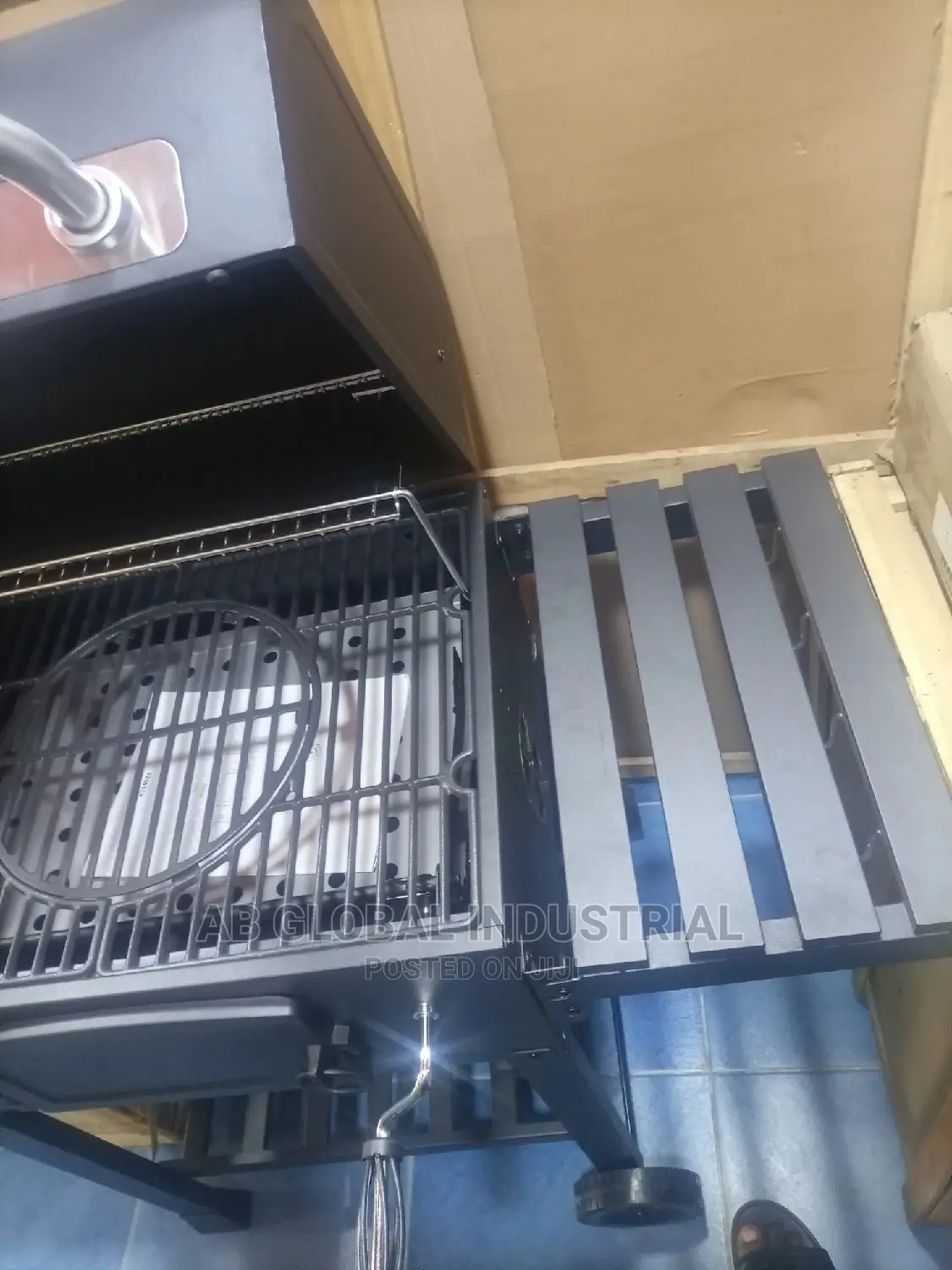 Barbecue (Bbq) Charcoal Machine With Side Compartment