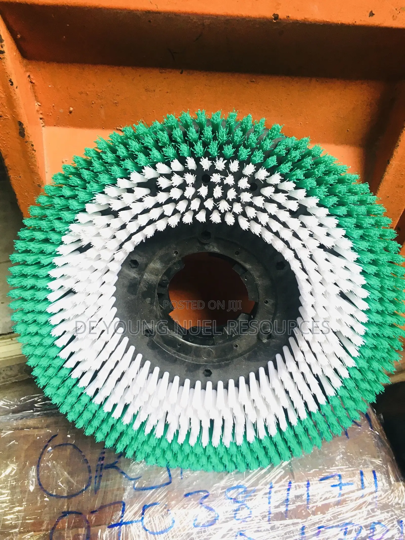 Floor Brush (HARD)17”