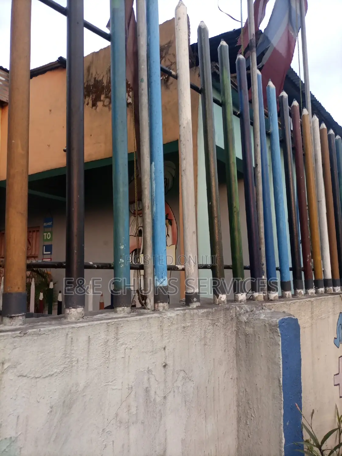 A School Bungalow of Nine Rooms