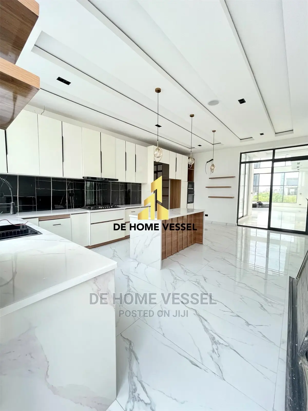 5bdrm Mansion in Ikate for Sale