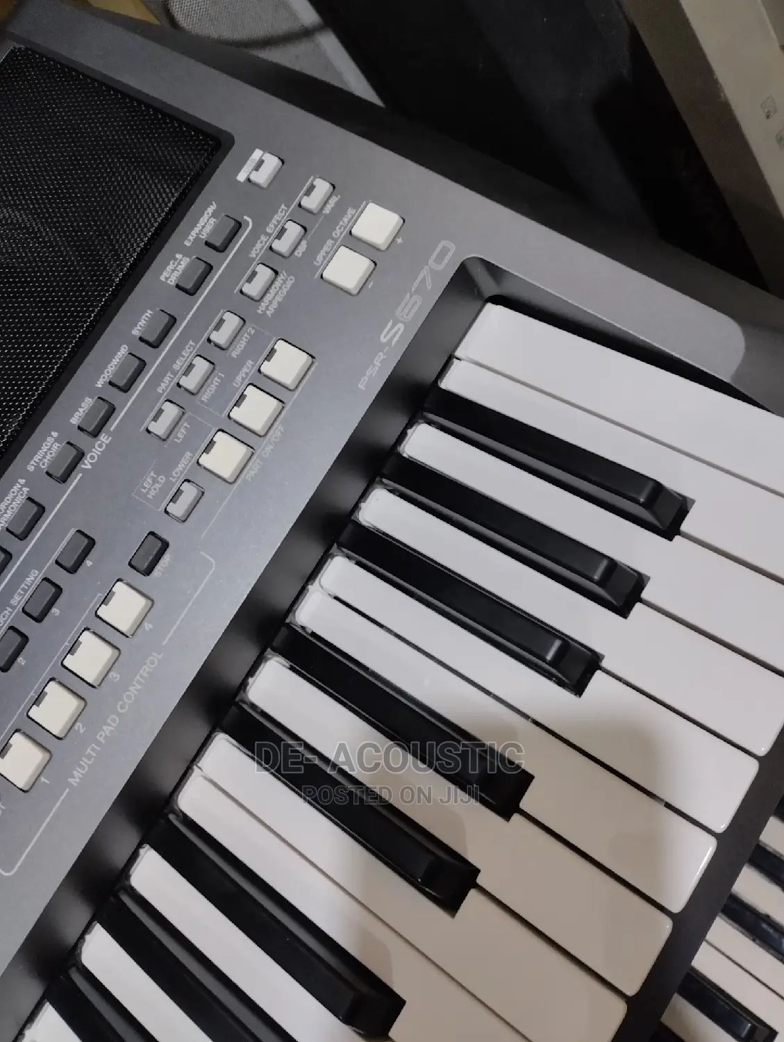 Yamaha PSR-S670 61-Key Arranger Workstation