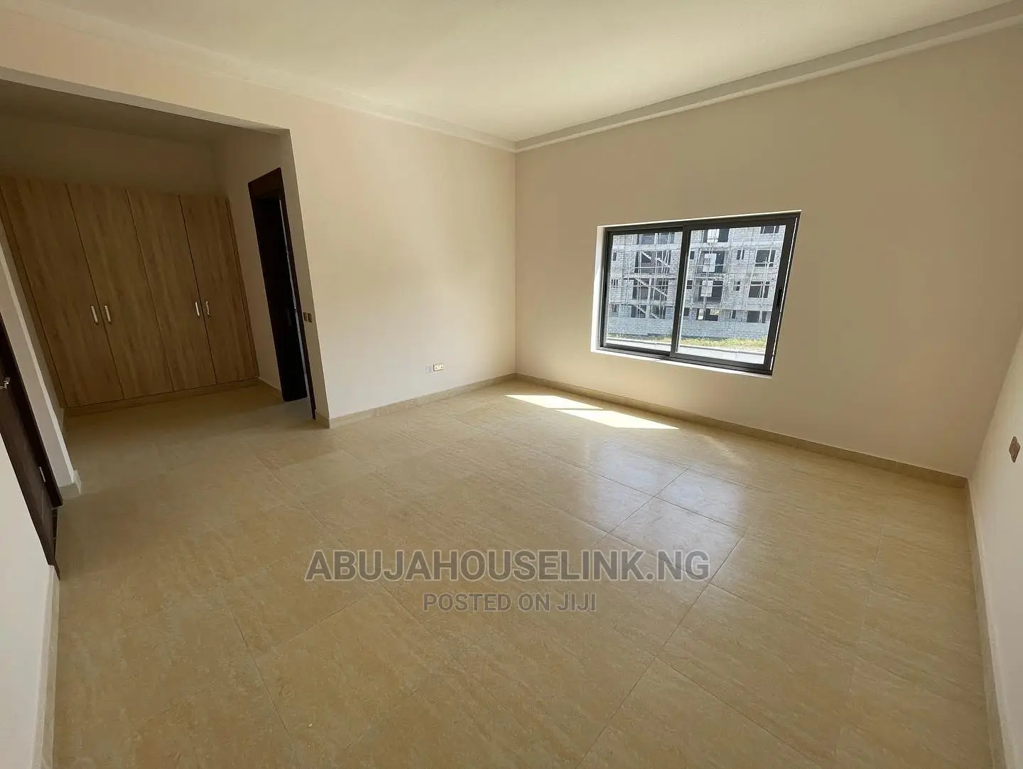 5bdrm Duplex in Jahi By Gilmore for sale