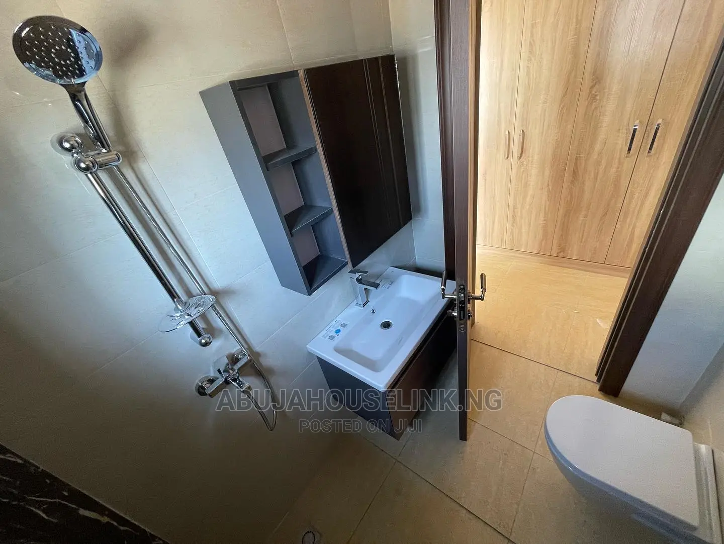 5bdrm Duplex in Jahi By Gilmore for sale