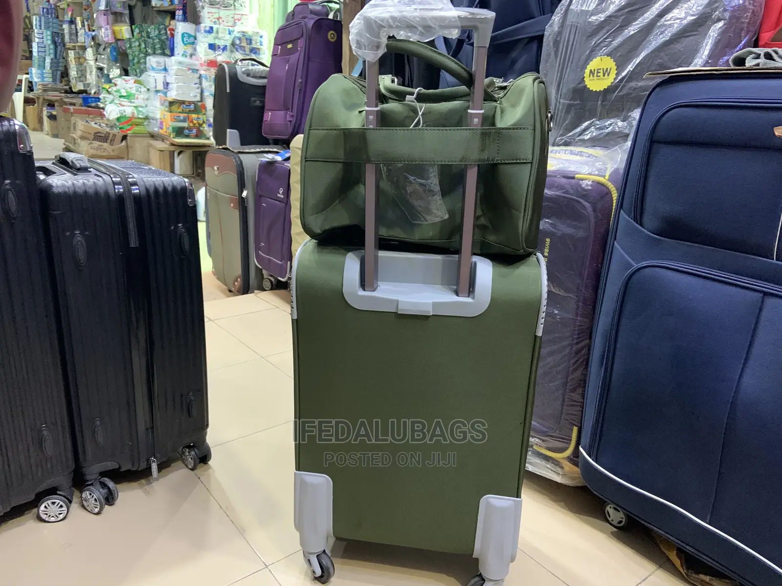 Small Size Traveling Luggage With Carry on Kit Attached