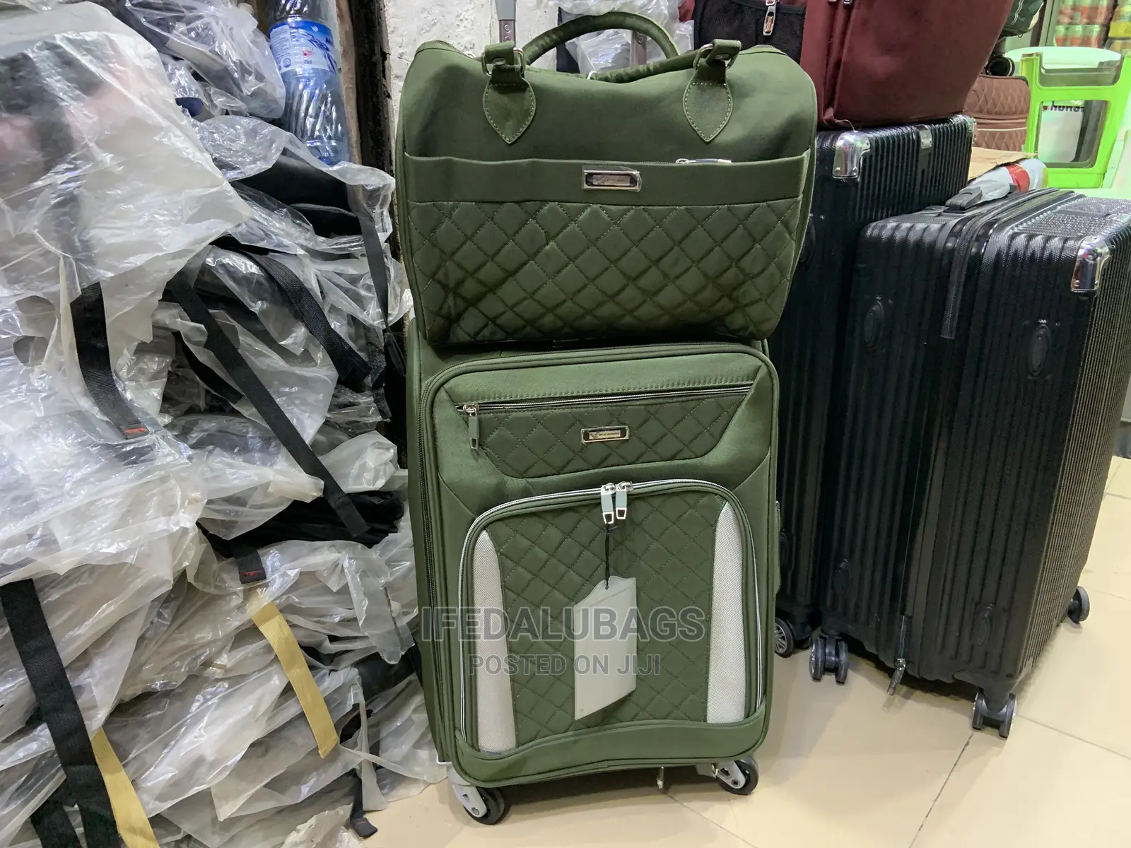 Small Size Traveling Luggage With Carry on Kit Attached