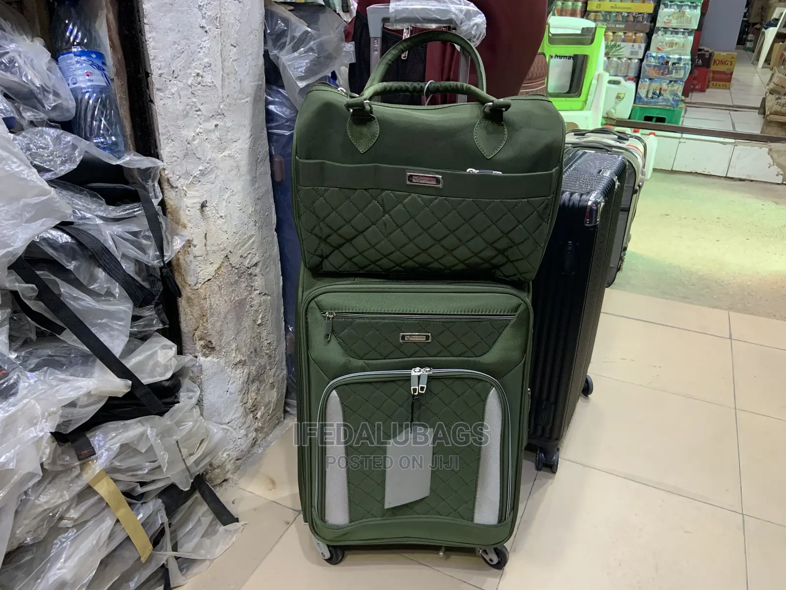 Small Size Traveling Luggage With Carry on Kit Attached