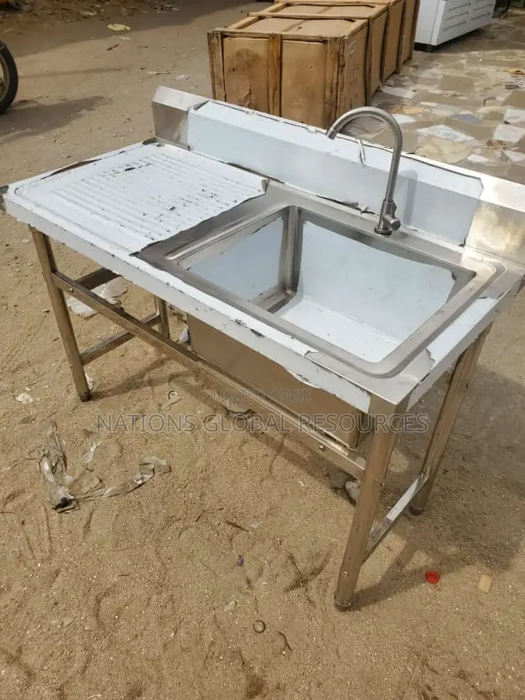 Single Sink With Stopper and Extension