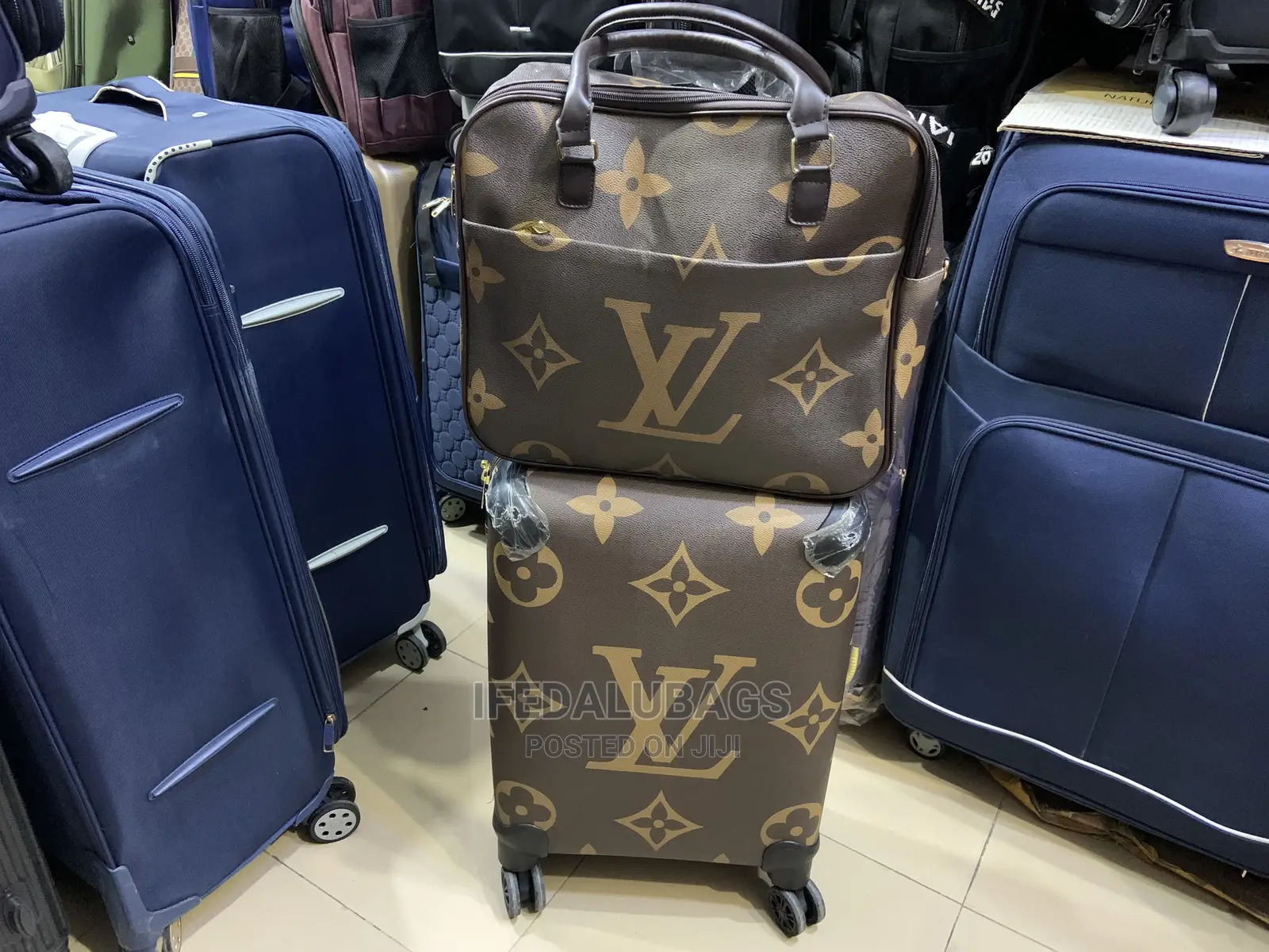 Small Size Lv Traveling Luggage With Carry on Side Kit