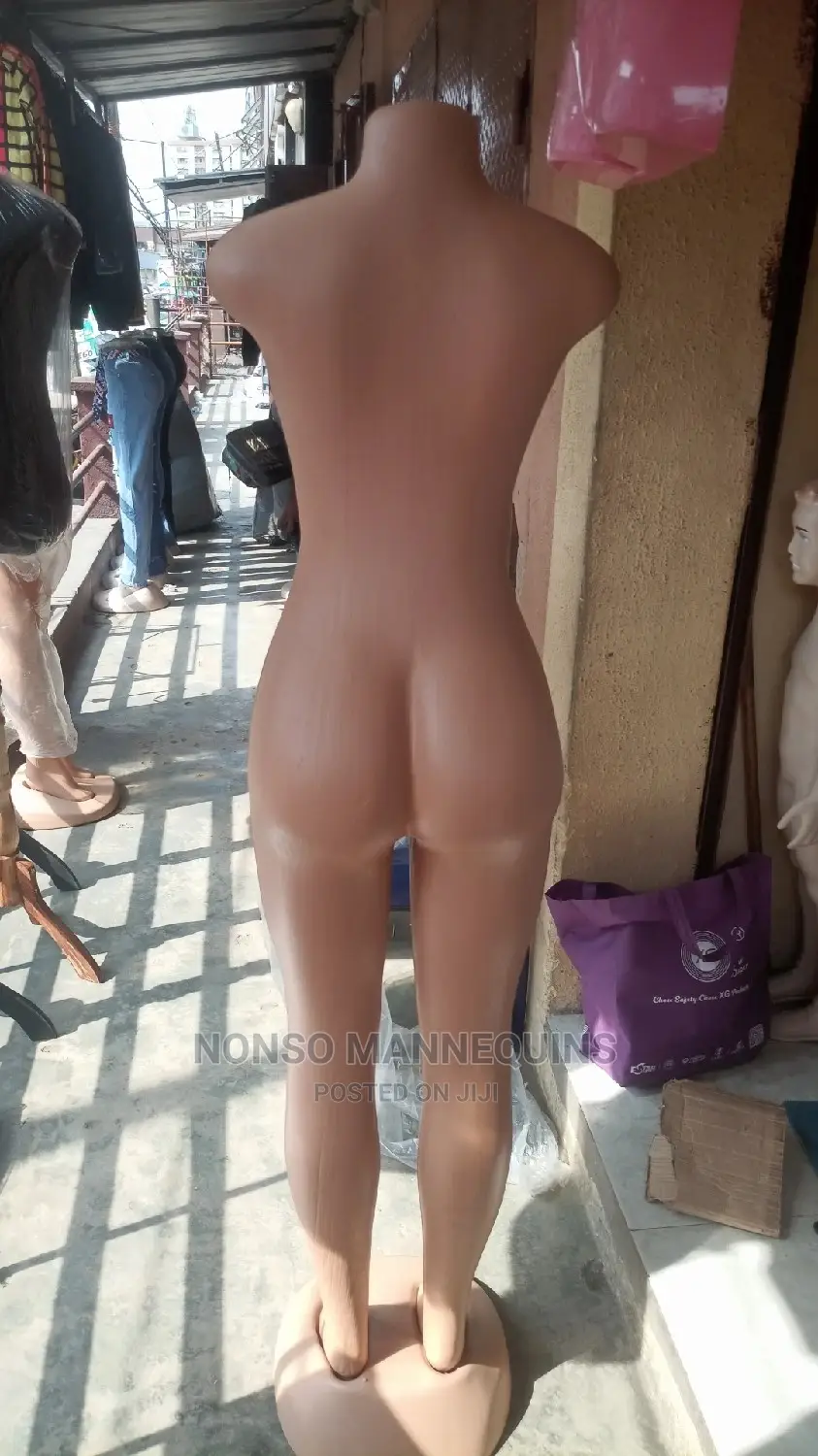 Armless With No Head Female Busty Mannequin