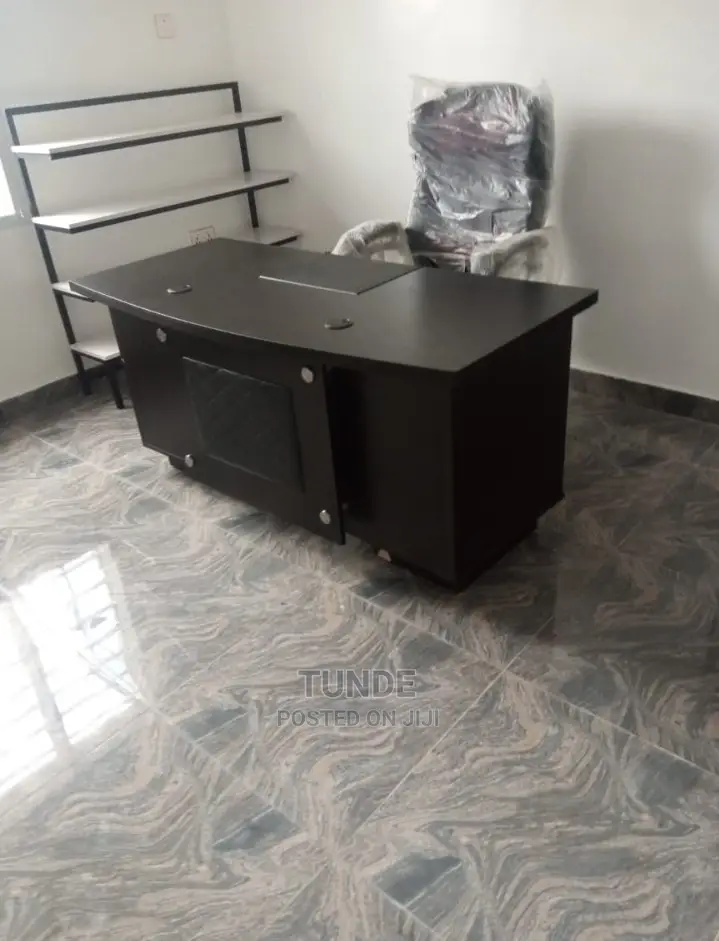 Modern Executive Wooden Office Table With Drawers.