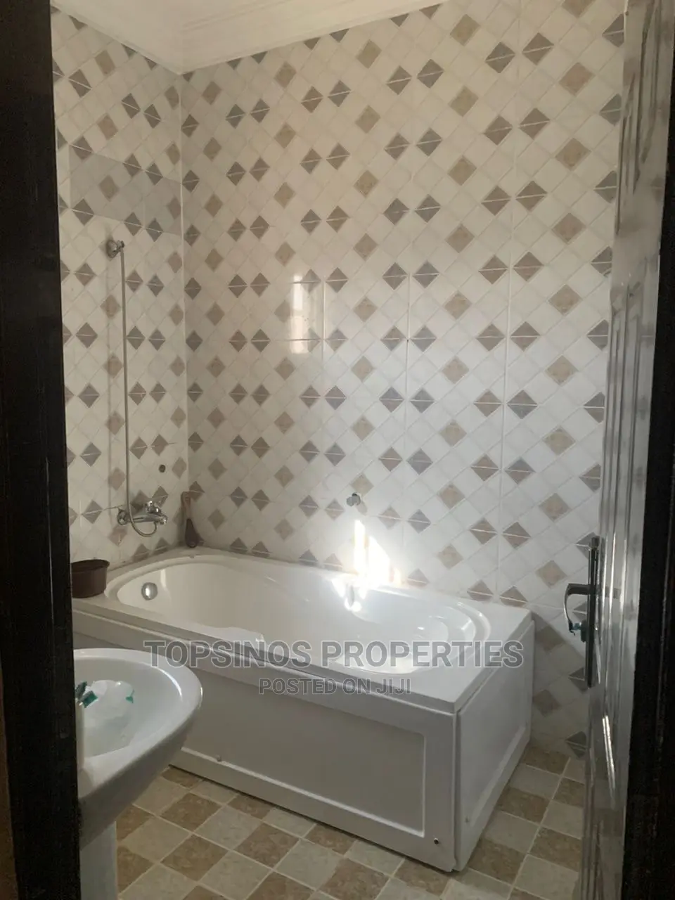 2bdrm Block of Flats in Dawaki for rent