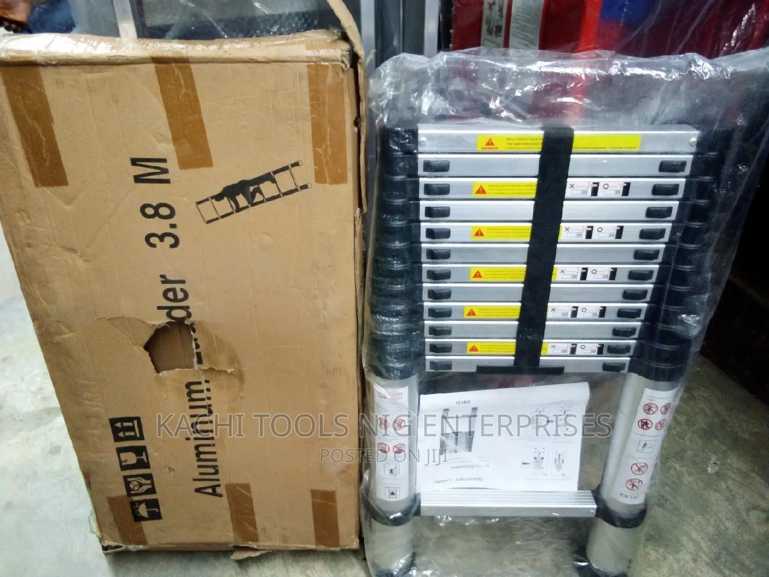 3.8) 12 Fit Telescoping Ladder