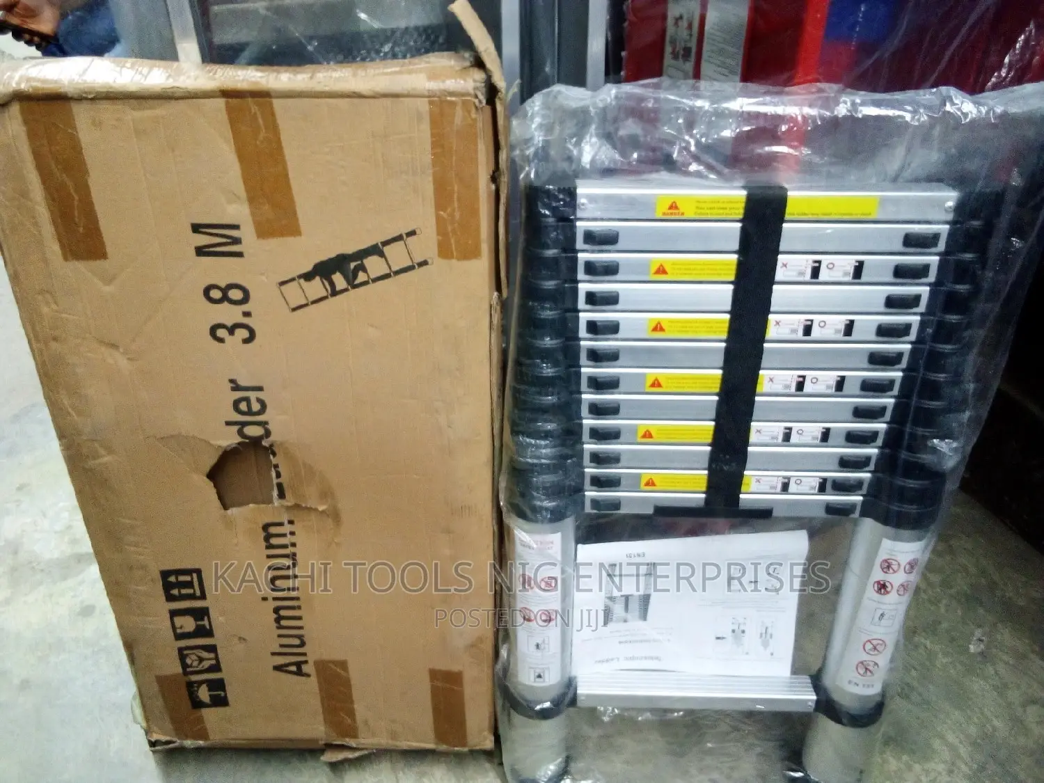 3.8) 12 Fit Telescoping Ladder