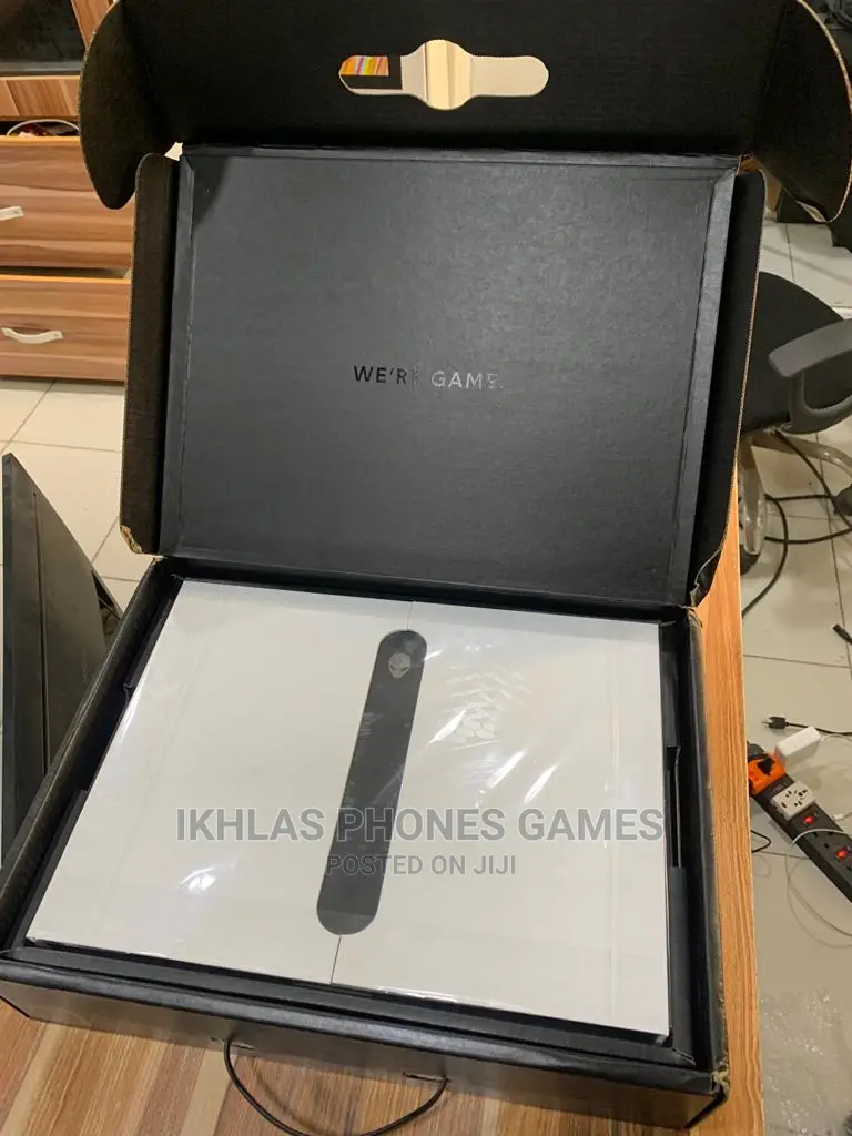 New Laptop Alienware M17x R2 32GB Intel Core I7 SSD 1T