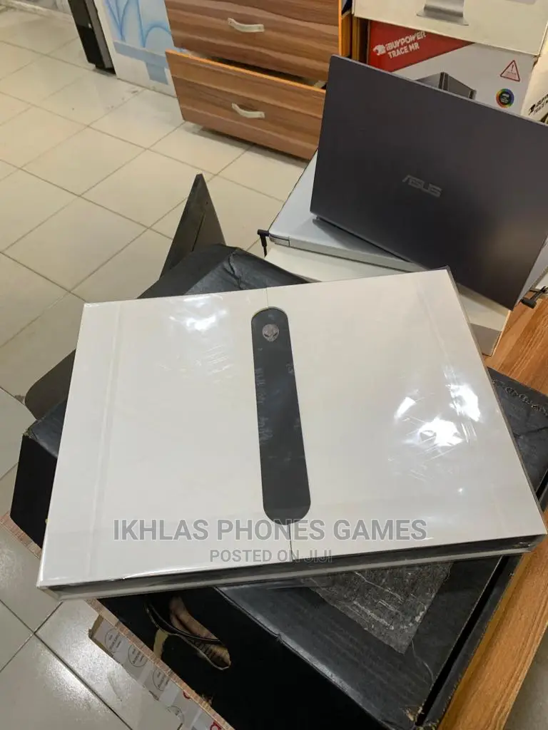 New Laptop Alienware M17x R2 32GB Intel Core I7 SSD 1T