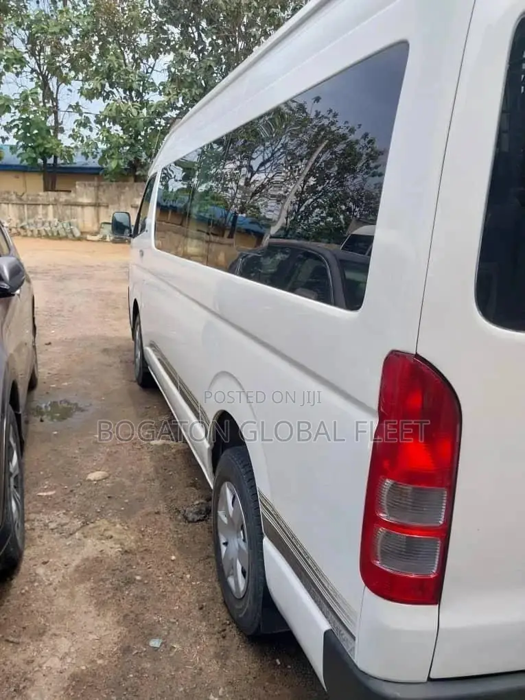 Neat Hiace Bus for Rent