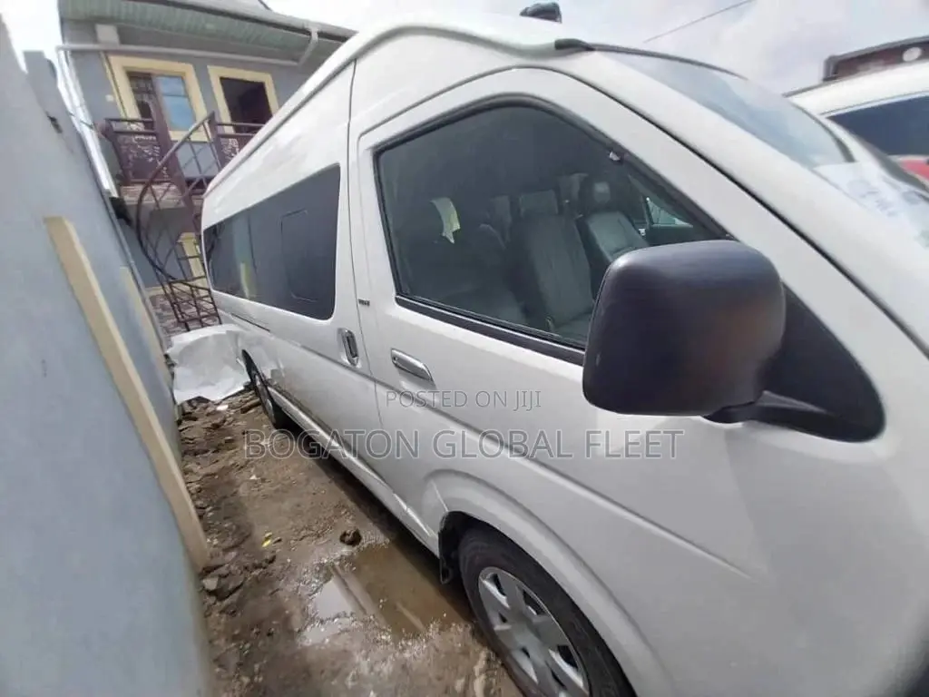 Neat Hiace Bus for Rent