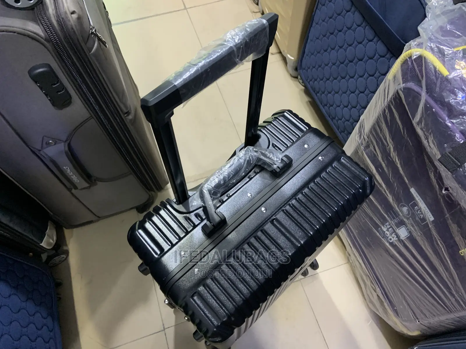 Small Size Imported Aluminum Frame Traveling Luggage