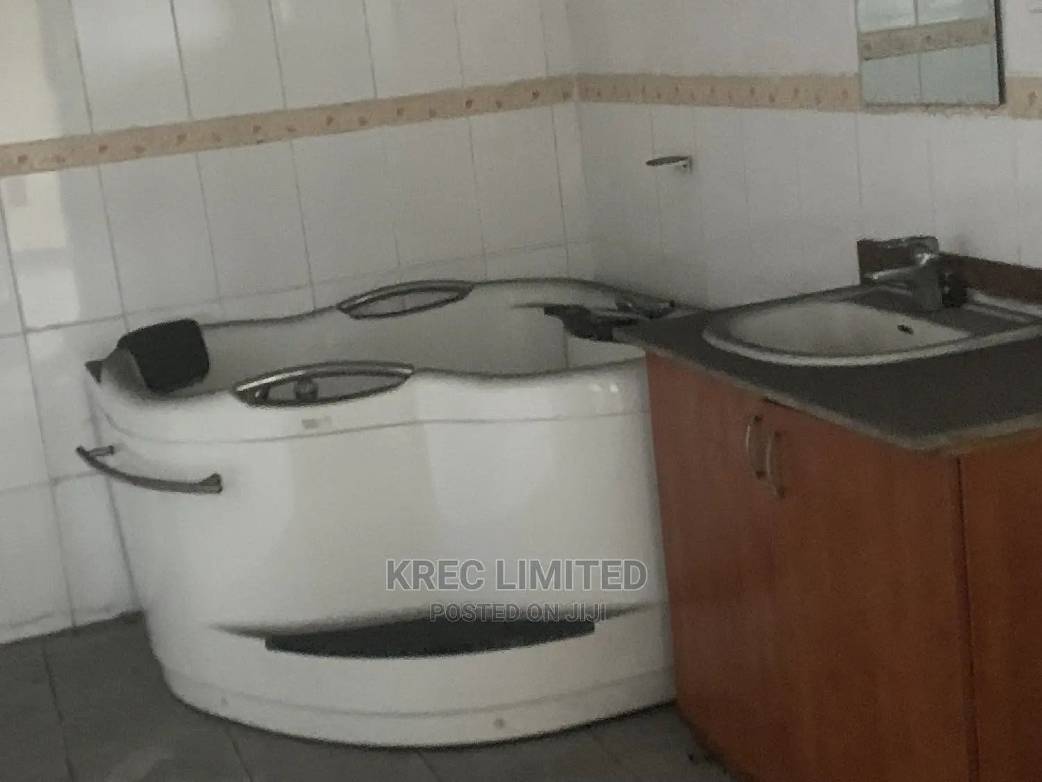 10bdrm Maisonette in Woji Junction Gra, Port-Harcourt for Sale