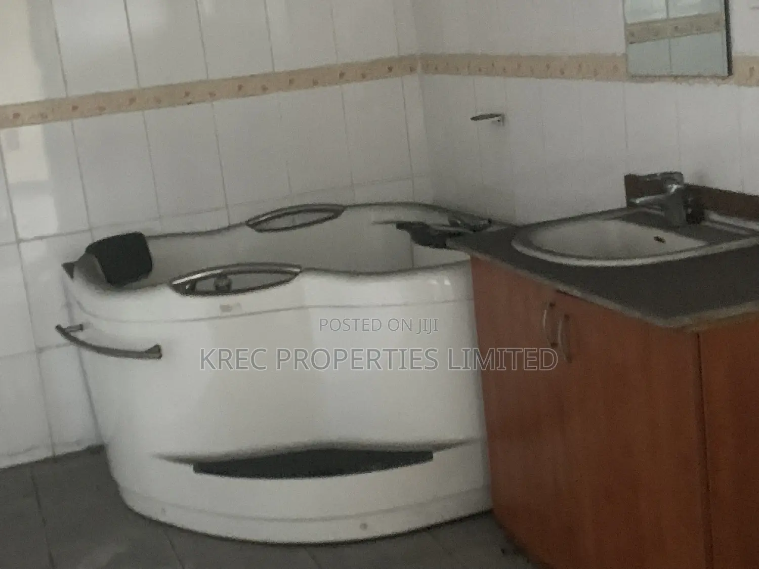 10bdrm Maisonette in Woji Junction Gra, Port-Harcourt for Sale