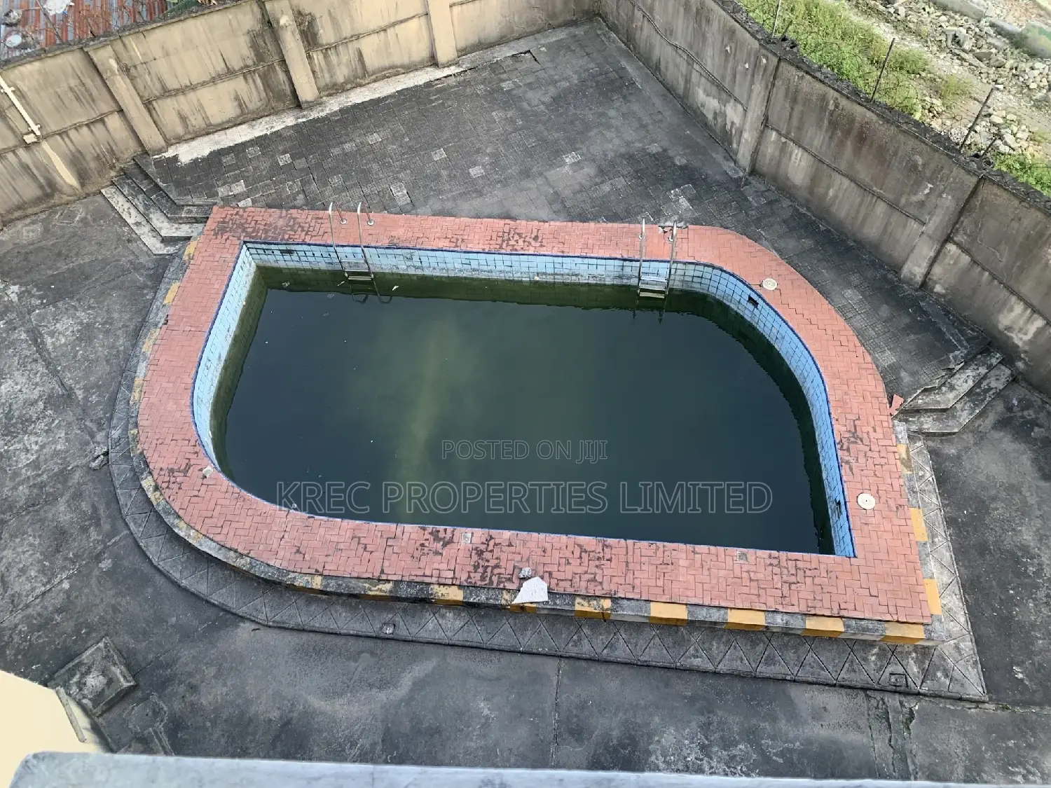 10bdrm Maisonette in Woji Junction Gra, Port-Harcourt for Sale