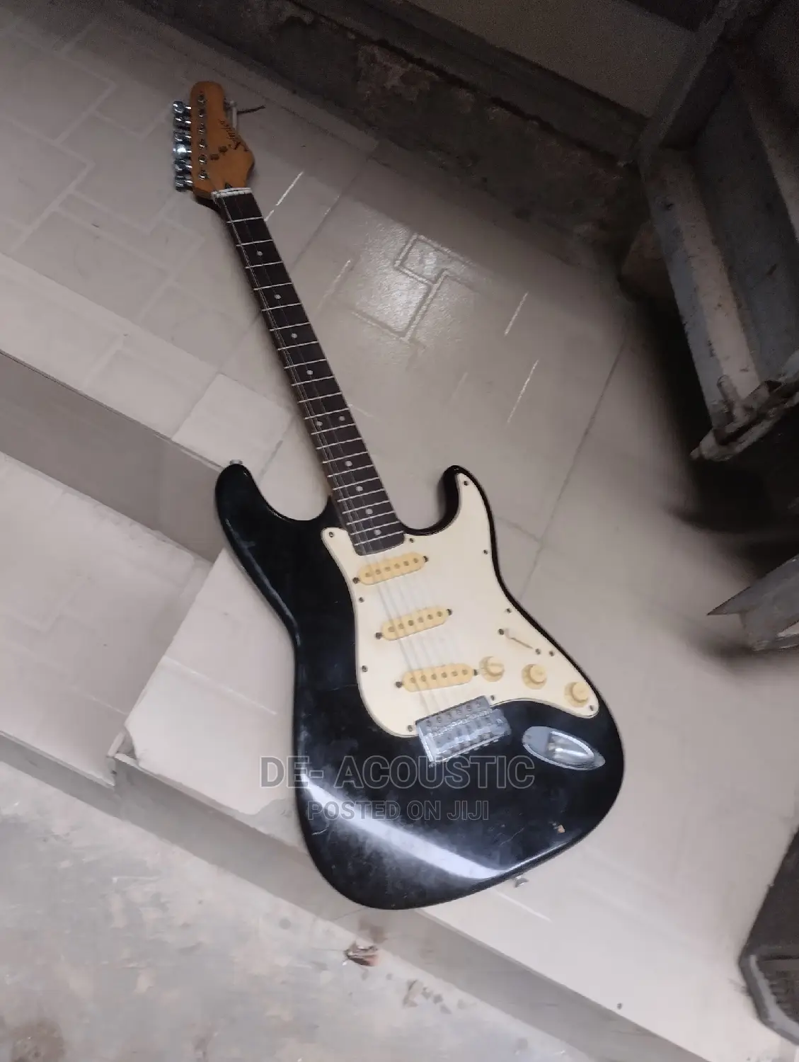Direct Uk Used Slender Lead Guitar