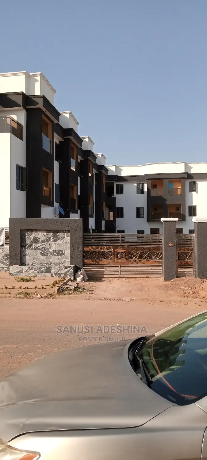 5bed Room Terrace Duplex With a Room Bq Attached to It