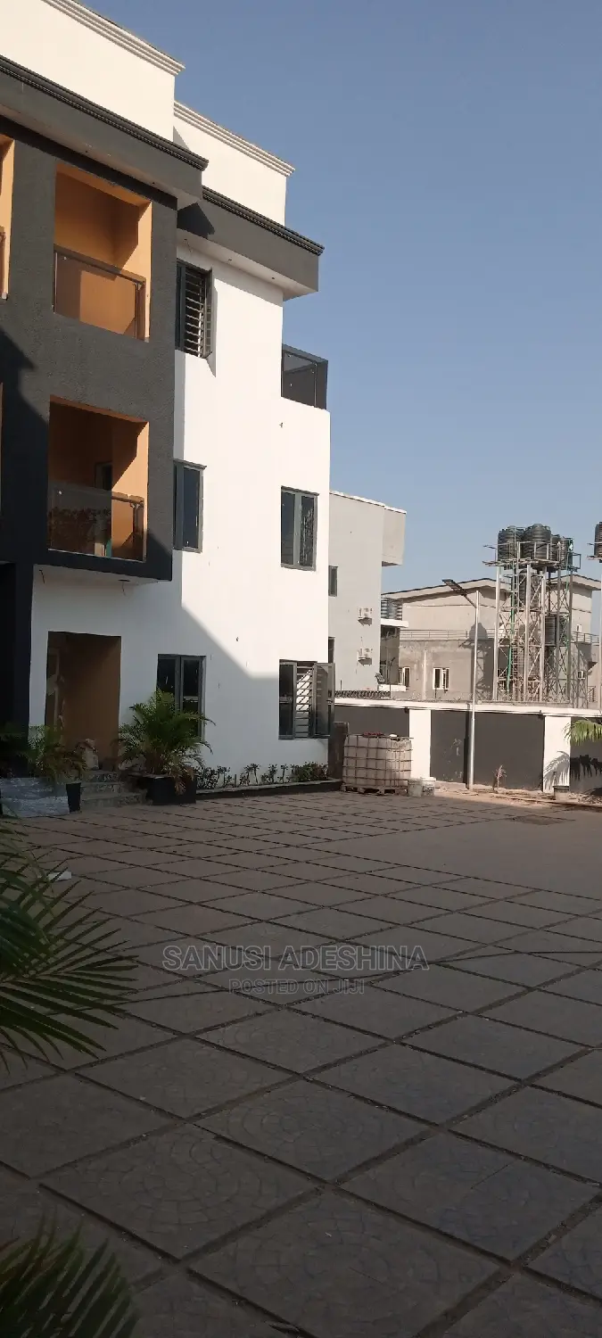 5bed Room Terrace Duplex With a Room Bq Attached to It