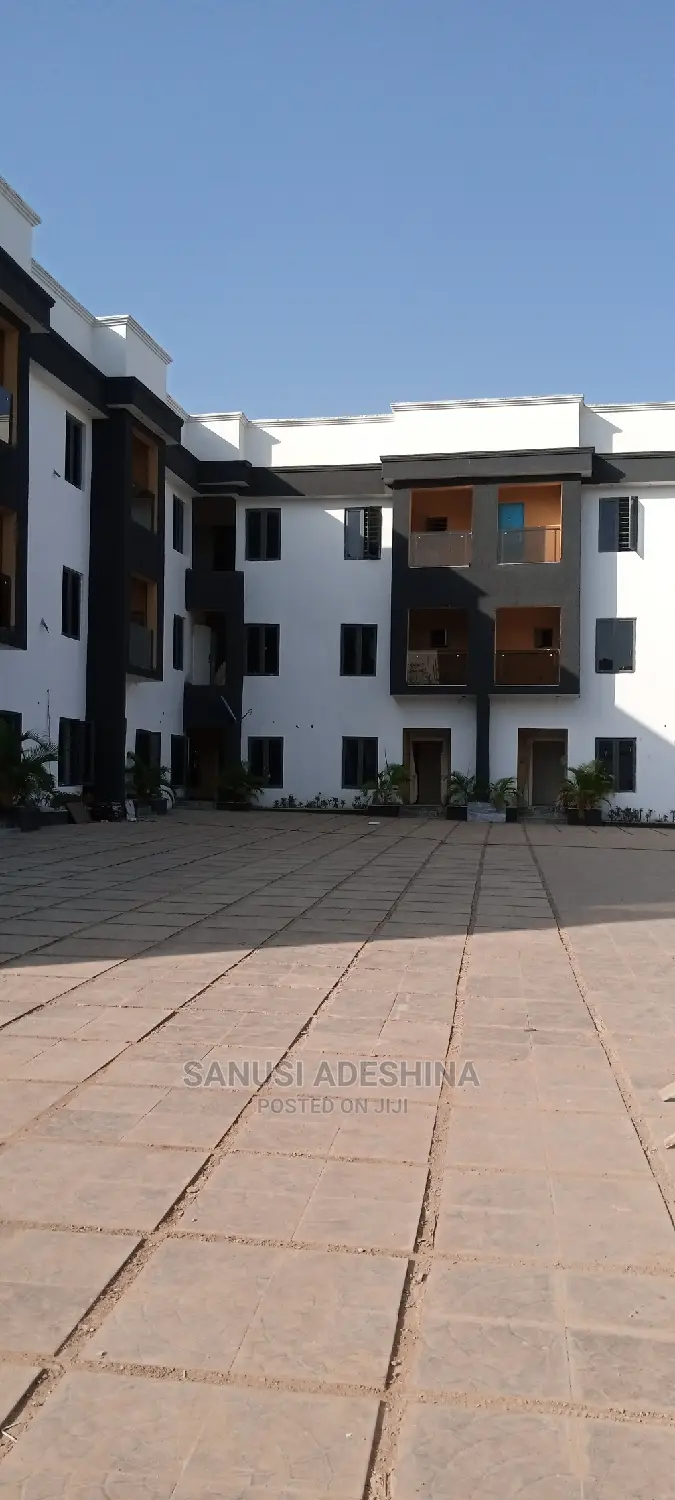 5bed Room Terrace Duplex With a Room Bq Attached to It