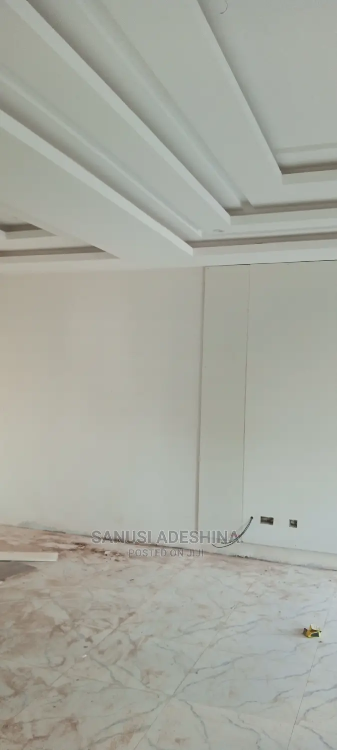 5bed Room Terrace Duplex With a Room Bq Attached to It