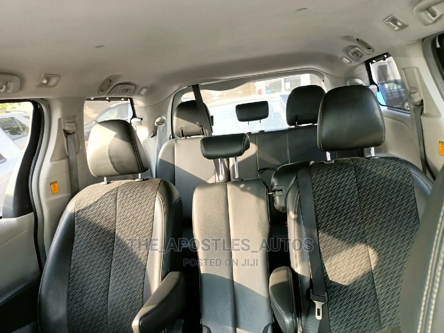 Toyota Sienna SE FWD 8-Passenger 2013 White