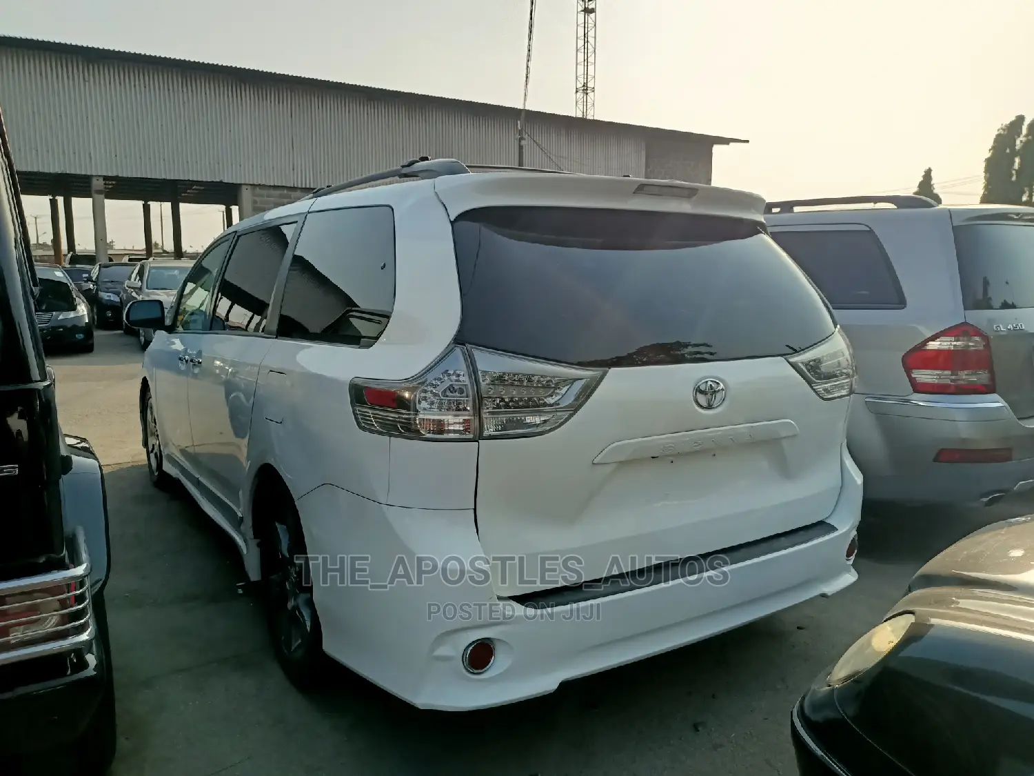 Toyota Sienna SE FWD 8-Passenger 2013 White