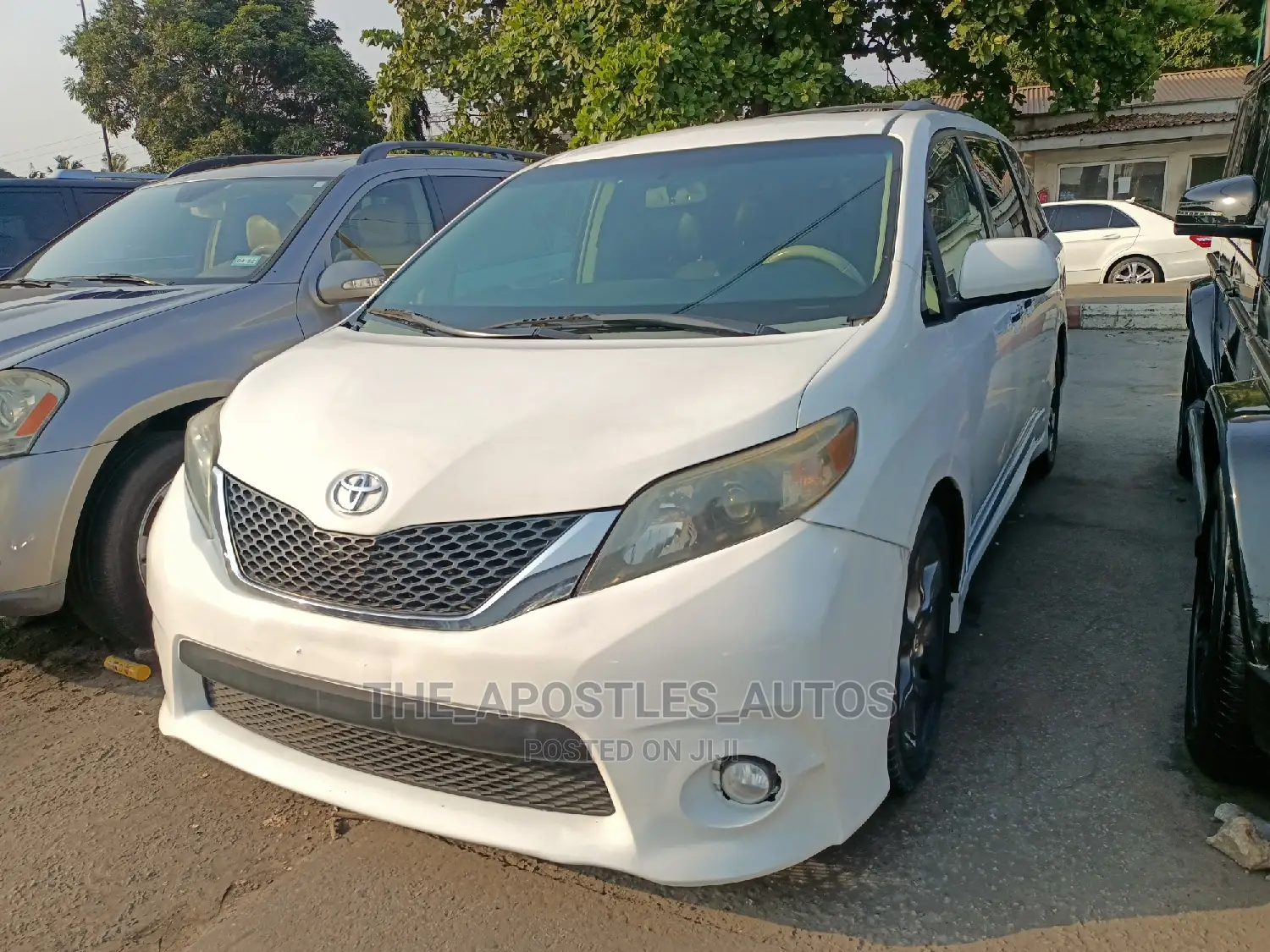 Toyota Sienna SE FWD 8-Passenger 2013 White