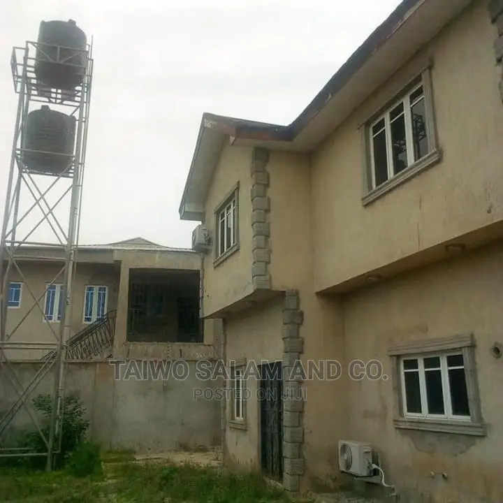 5bdrm Duplex in Akoto Estate for Sale