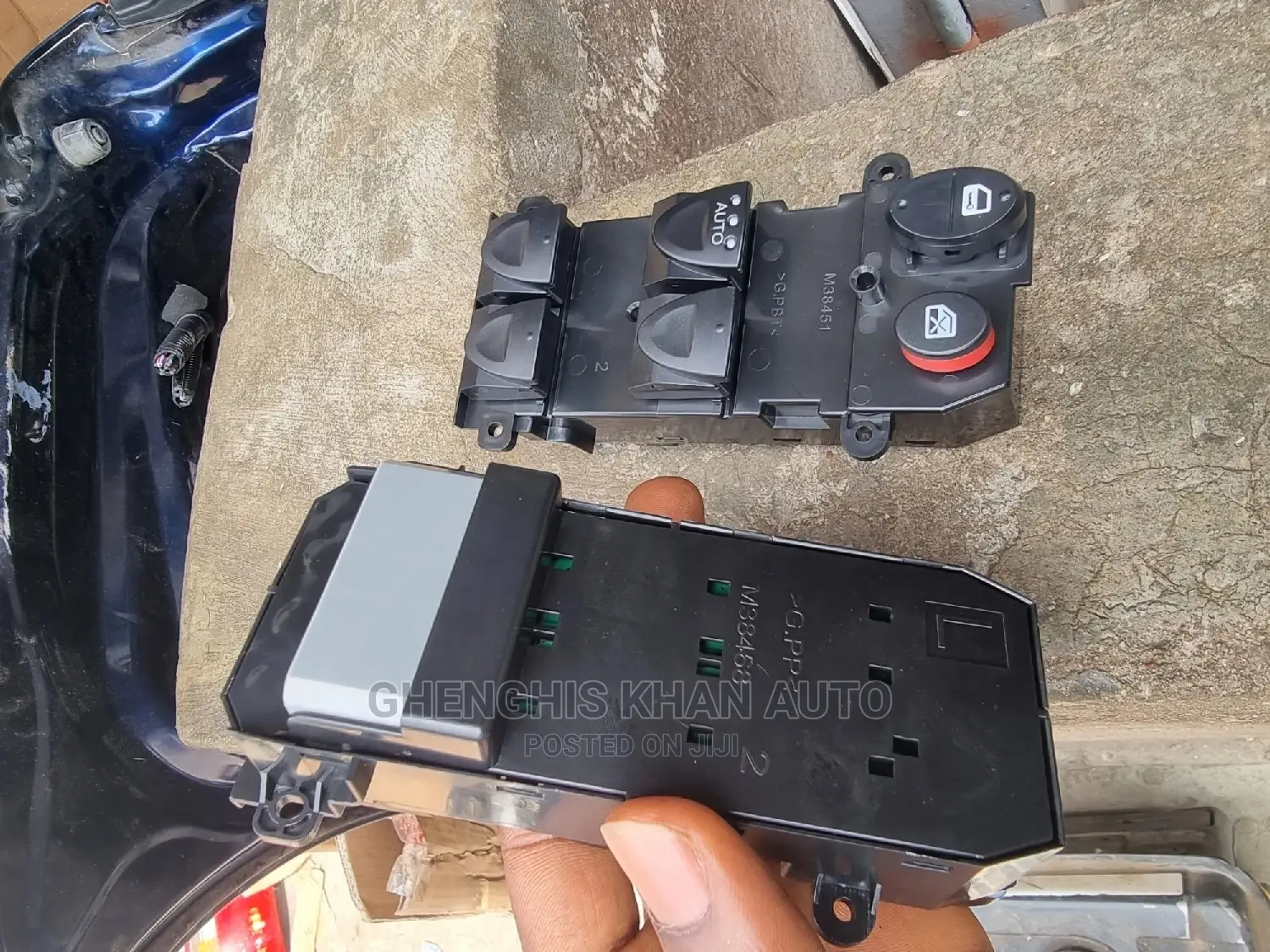 Pressing Button 2006 Civic