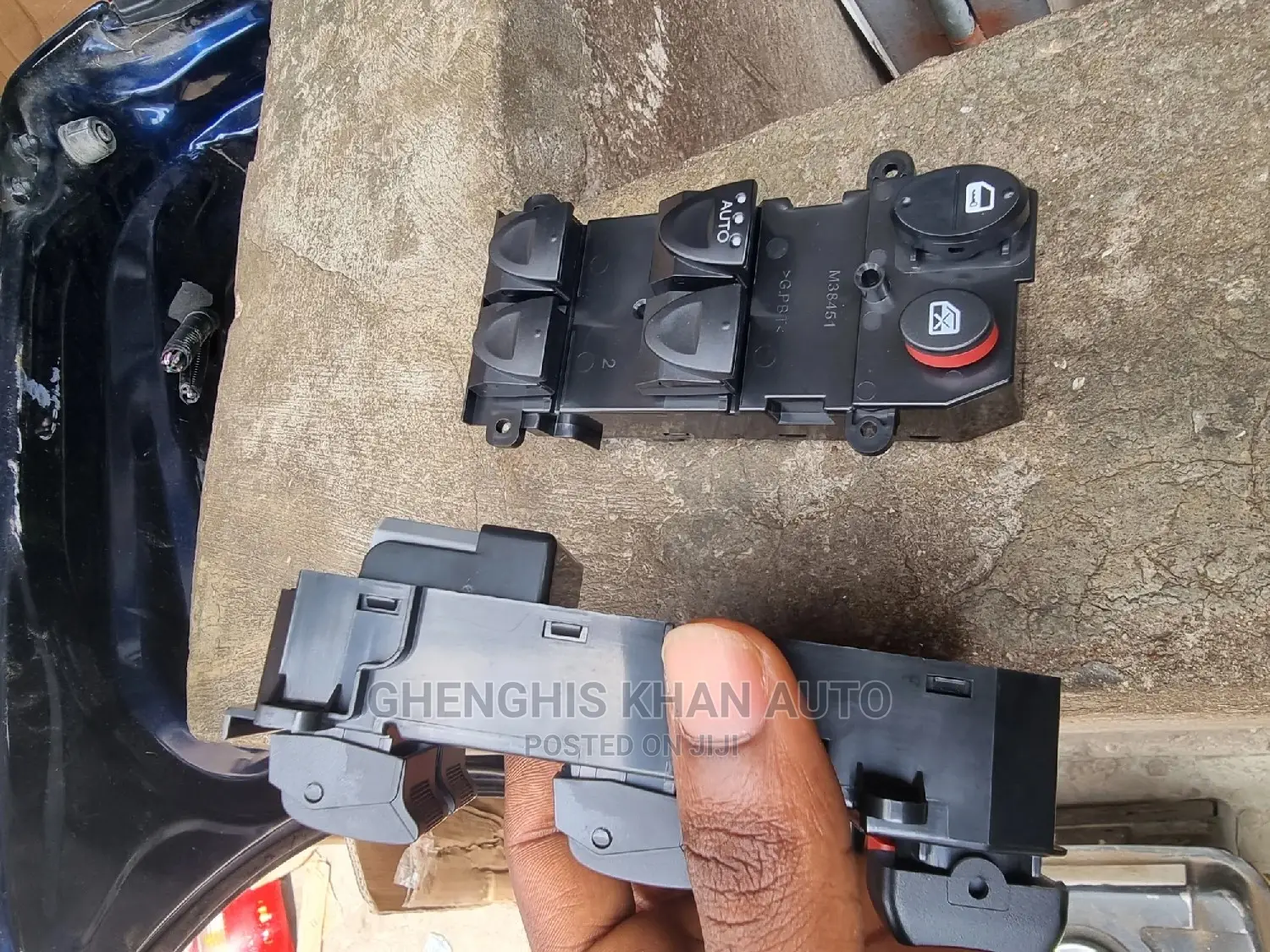 Pressing Button 2006 Civic