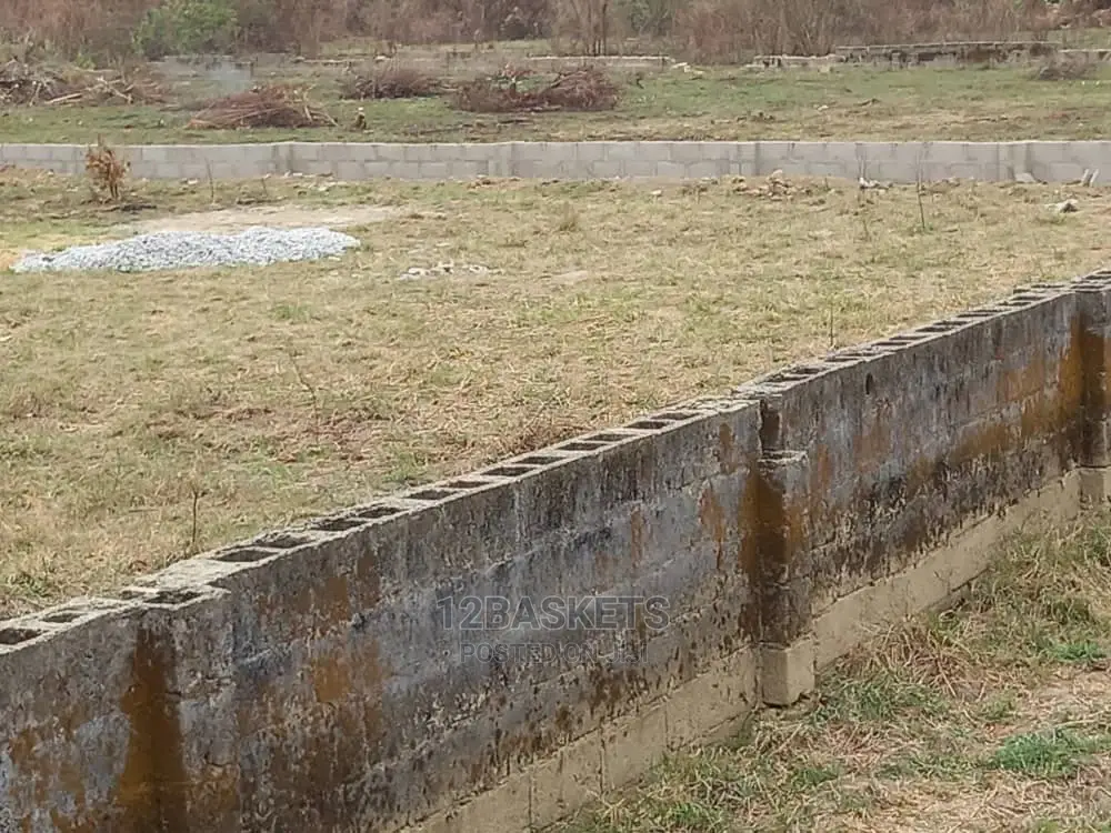 Acres of Dry Land at Oke-Ayo, Magboro